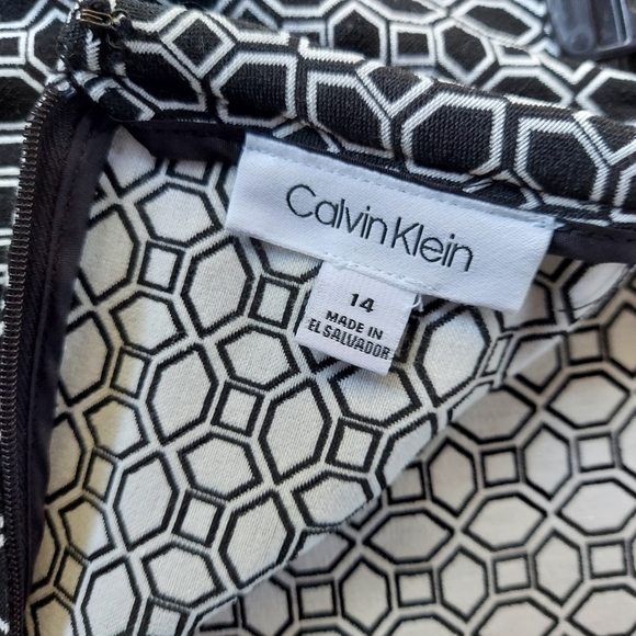 Elegant Patterned Skirt. Calvin Klein. Size 14. Black/Gray. Stretchy Comfortabl - Picture 3 of 4